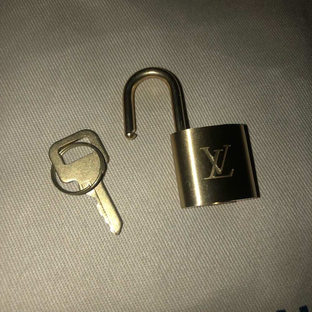🤩🤩🤩LOUIS VUITTON LOCK AND KEY🌼🌼🌼🌼